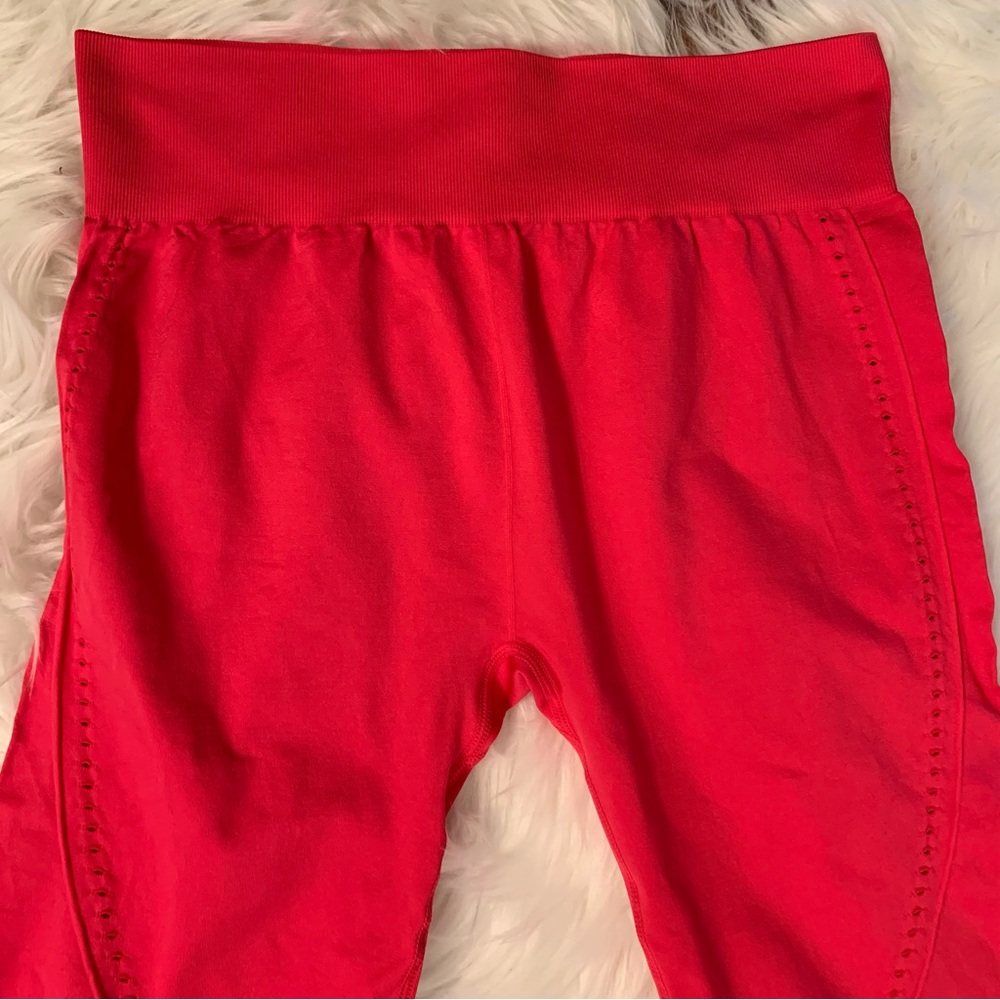 Fabletics Luciano Hot Pink Laser Cut out Crop Leggings 22” Large Activewear - Picture 15 of 15